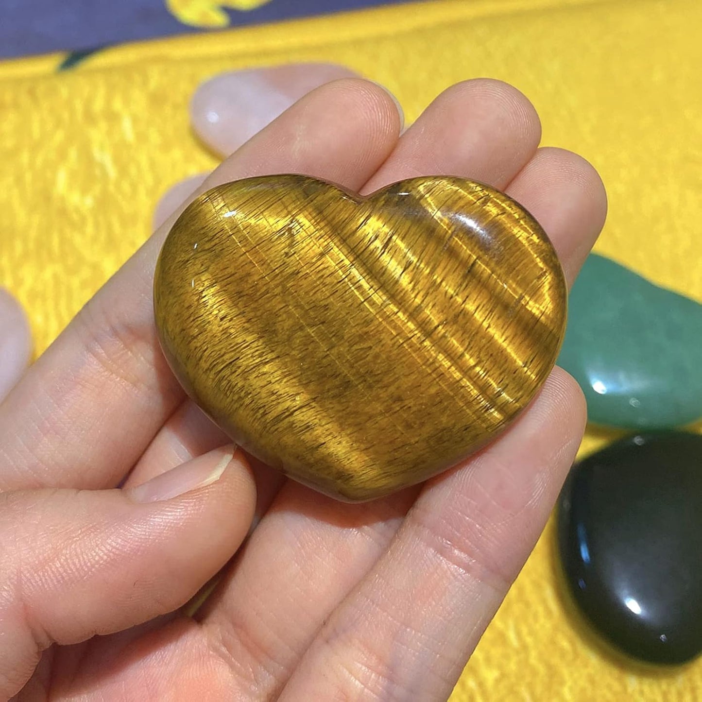 QINJIEJIE 1.8" Large Heart Crystal Love Stone Tigers Eye Smooth Gua Sha Healing Crystals Decor Meditation Yoga Worry Stones Gemstone Pockets Reiki Energy Balancing