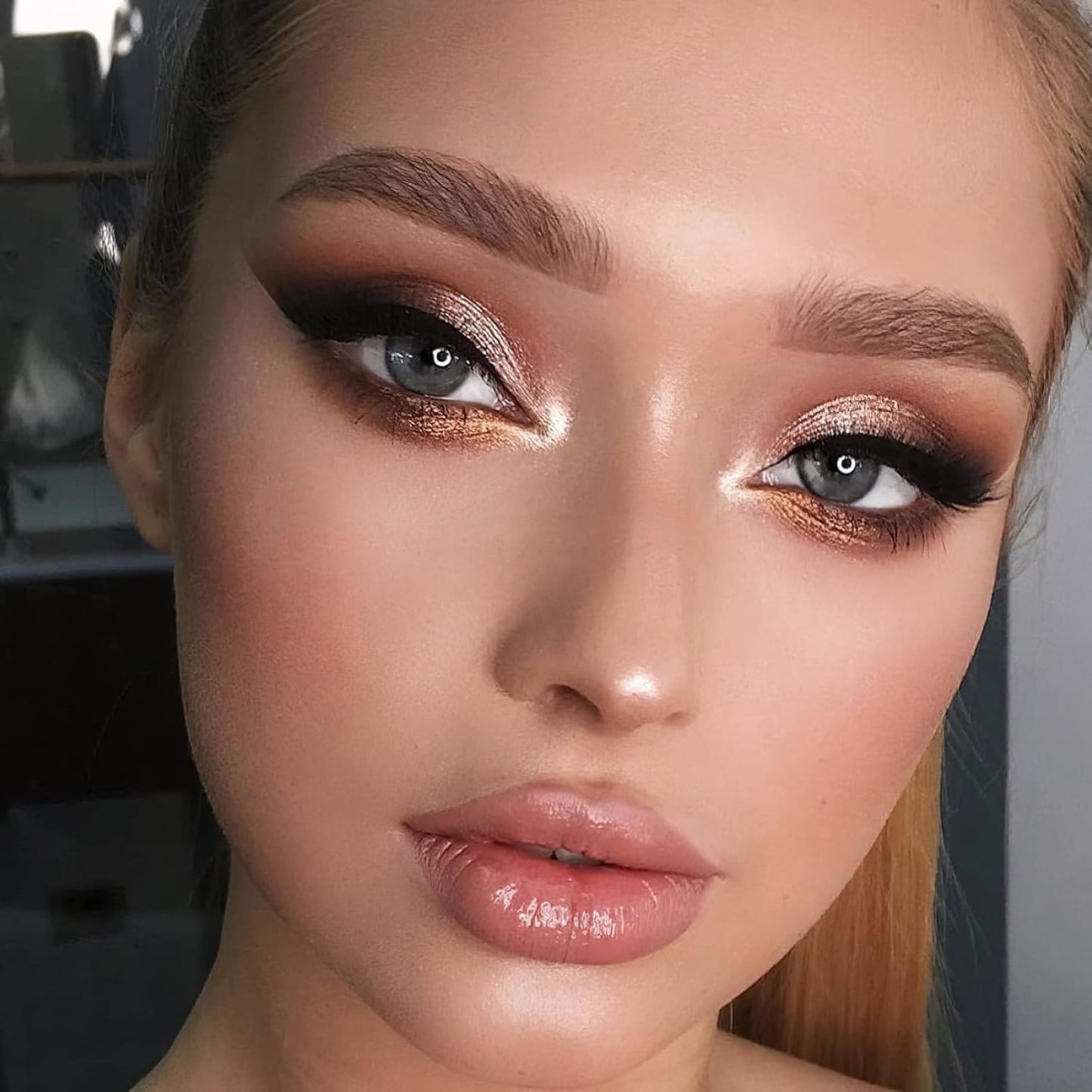 Paris Eyeshadow Highlight Palette Rosegold Shimmer Glitter Sparkle Luxury Versatile Crease-free easy-blend Long Lasting Full 100% Color Pigment